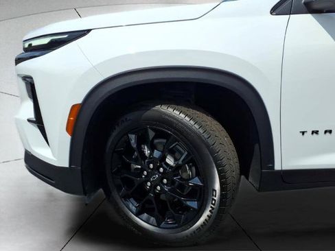 Used 2025 Chevrolet Traverse LT w/ Midnight/Sport Edition FWD image 4