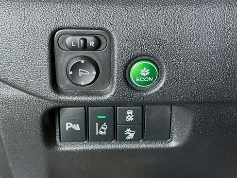 Used 2018 Honda Pilot Elite image 17