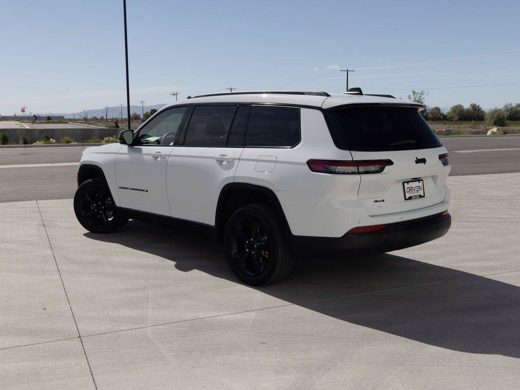 Used 2023 Jeep Grand Cherokee L Altitude AWD/4WD image 4