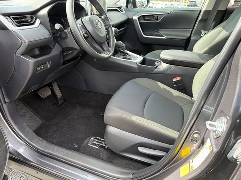 Used 2025 Toyota RAV4 LE image 9