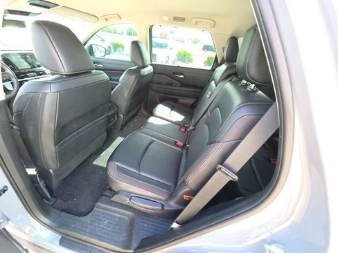 Used 2023 Nissan Pathfinder SL image 23