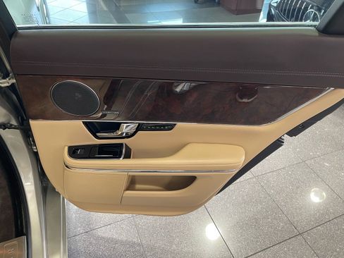 Used 2013 Jaguar XJ RWD image 42