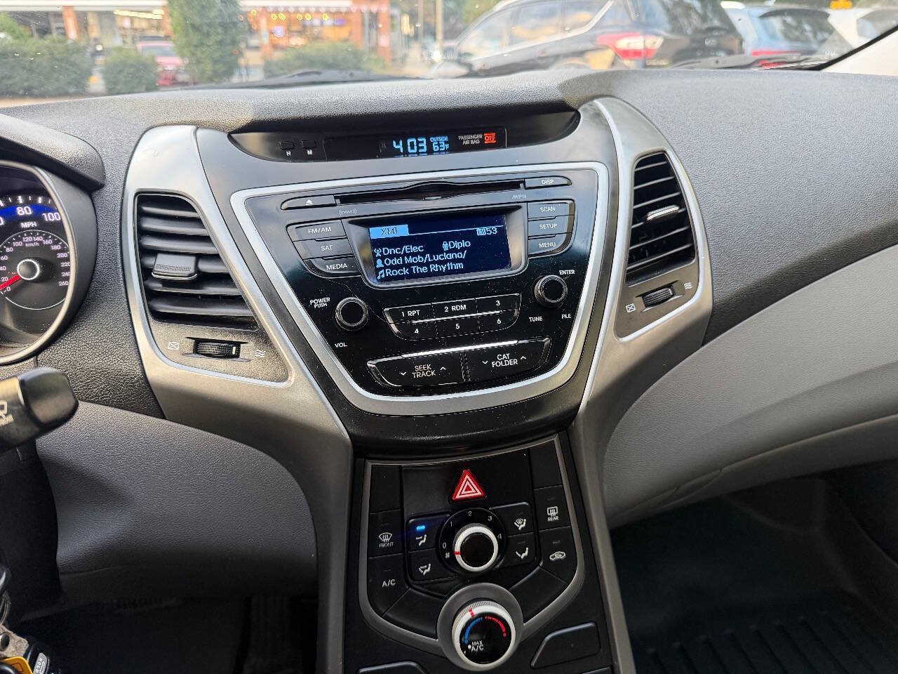 Used 2015 Hyundai Elantra SE FWD image 24
