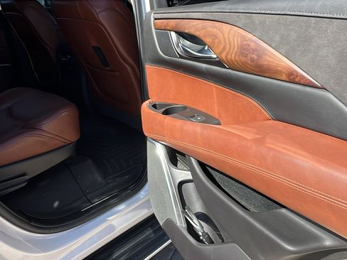 Used 2020 Cadillac Escalade Premium Luxury image 22