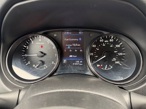 Used 2018 Nissan Rogue SV w/ Premium Package image 18