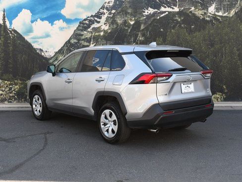 Certified 2024 Toyota RAV4 LE AWD/4WD image 9
