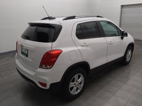 Used 2021 Chevrolet Trax LT w/ LT Convenience Package FWD image 9