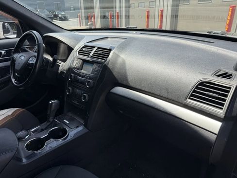 Used 2017 Ford Explorer XLT AWD/4WD image 14