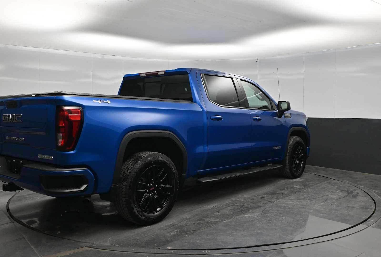 Used 2024 GMC Sierra 1500 Elevation w/ Preferred Package AWD/4WD image 8