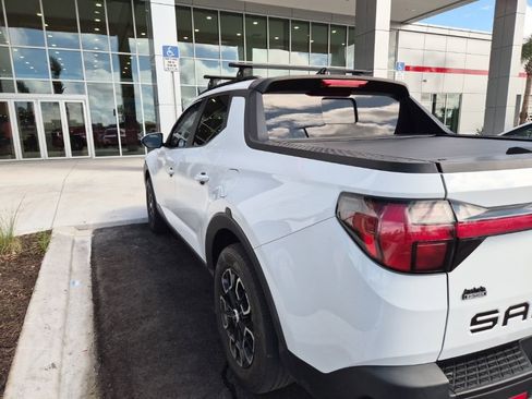 Used 2022 Hyundai Santa Cruz SEL Premium image 3