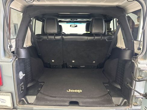 Used 2015 Jeep Wrangler Unlimited Sahara AWD/4WD image 17
