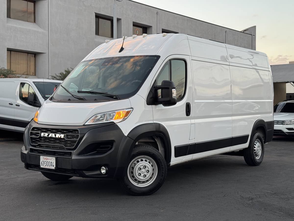 Used 2025 RAM ProMaster 2500 w/ Convenience Group FWD image 2