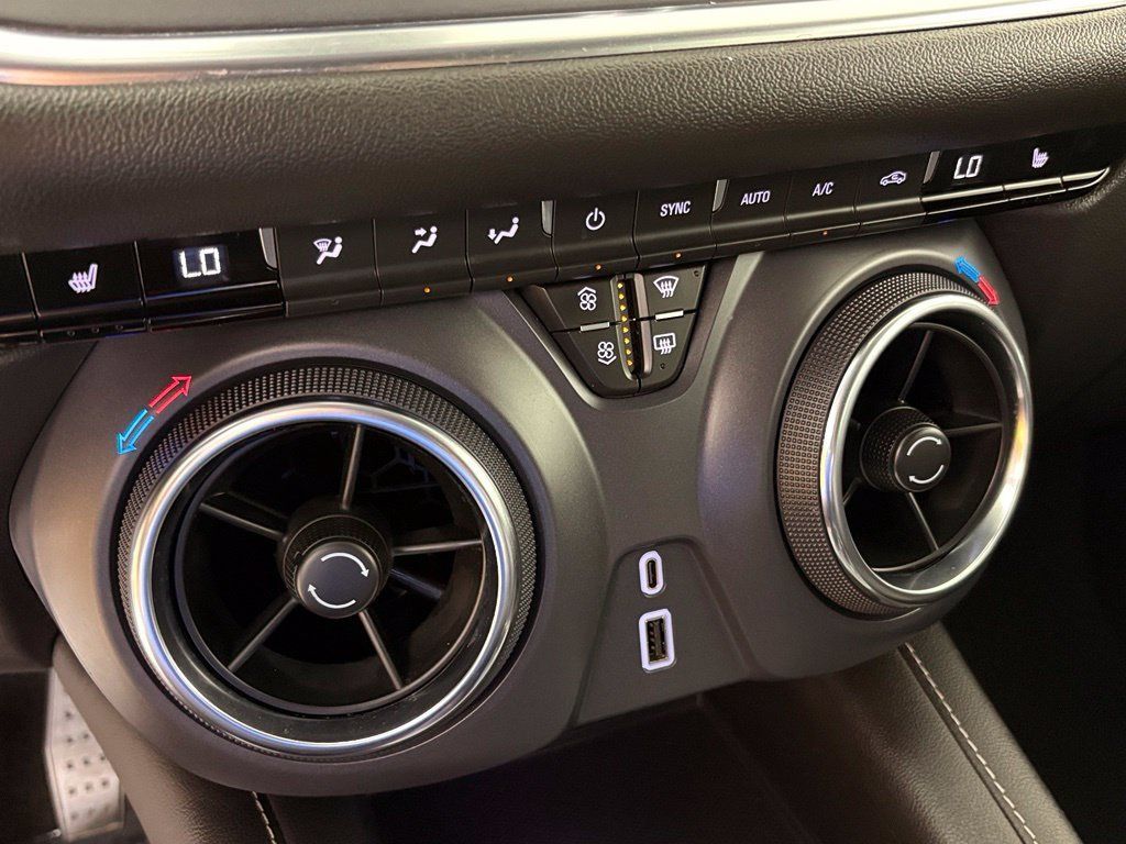 Used 2025 Chevrolet Blazer LT FWD image 26