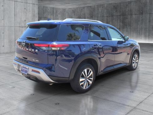 Used 2025 Nissan Pathfinder SL AWD/4WD image 5