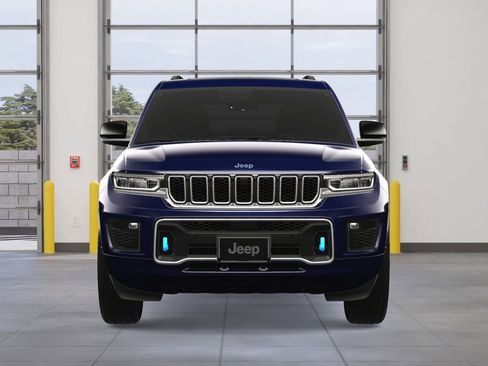 New 2024 Jeep Grand Cherokee Overland w/ Advanced Protech Group III AWD/4WD image 10