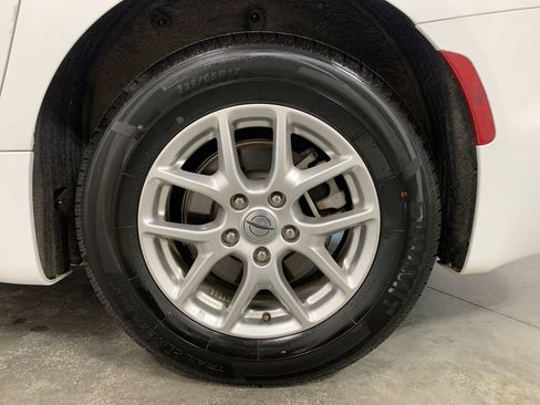 Used 2025 Chrysler Pacifica Select FWD image 4