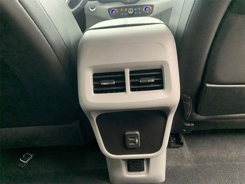 Used 2024 GMC Terrain SLT image 8