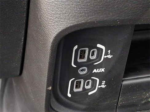 Used 2024 RAM 2500 Tradesman w/ Chrome Appearance Group image 23