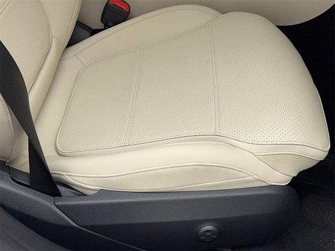 Used 2024 Mercedes-Benz C 300 4MATIC Sedan image 49