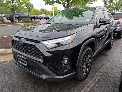 Used 2022 Toyota RAV4 XLE Premium AWD/4WD image 10