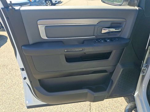 Used 2022 RAM 1500 Classic SLT AWD/4WD image 12