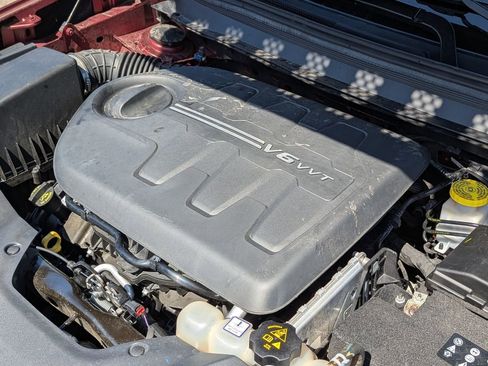 Used 2020 Jeep Cherokee Trailhawk AWD/4WD image 44