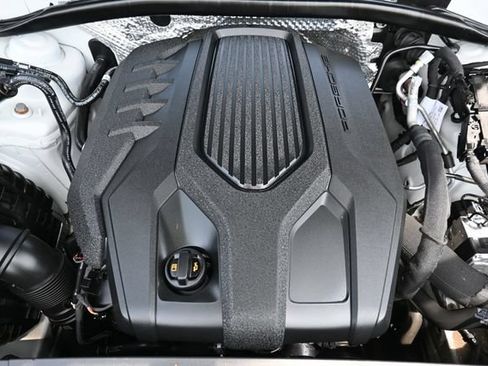 Used 2024 Porsche Macan AWD/4WD image 17
