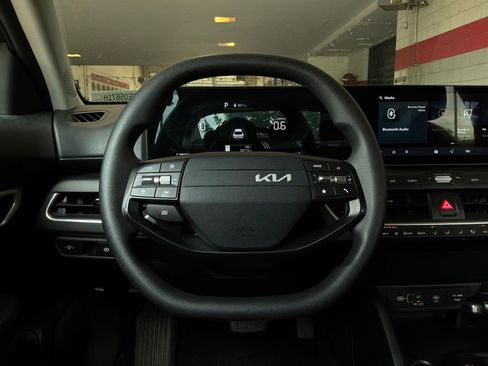 Used 2025 Kia K4 FWD image 33