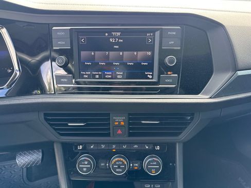 Used 2024 Volkswagen Jetta SE FWD image 12
