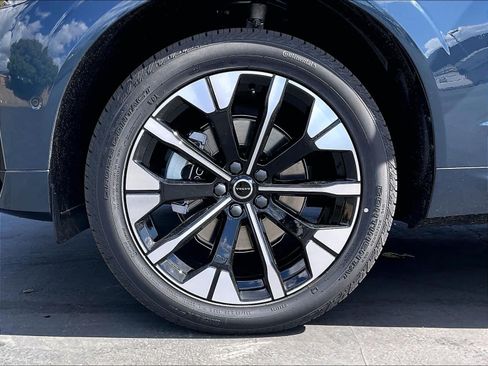 New 2026 Volvo XC60 B5 Plus w/ Protection Package Premier AWD/4WD image 14