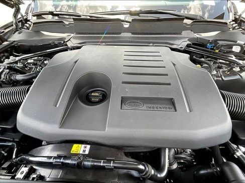 New 2025 Land Rover Discovery Dynamic SE image 13