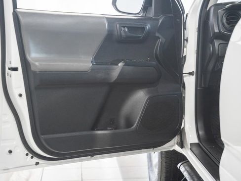Used 2022 Toyota Tacoma SR w/ SR Convenience Package RWD image 31