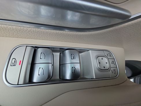 Used 2024 Mercedes-Benz GLS 450 4MATIC image 30