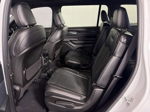 Used 2025 Jeep Grand Cherokee L Altitude image 7