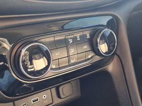 Used 2023 Buick Encore GX Preferred w/ Cold Weather Comfort Package image 18