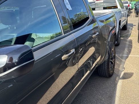 Used 2024 GMC Canyon Elevation w/ Elevation Premium Package image 9