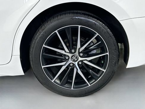 Used 2022 Toyota Camry SE w/ Convenience Package FWD image 32