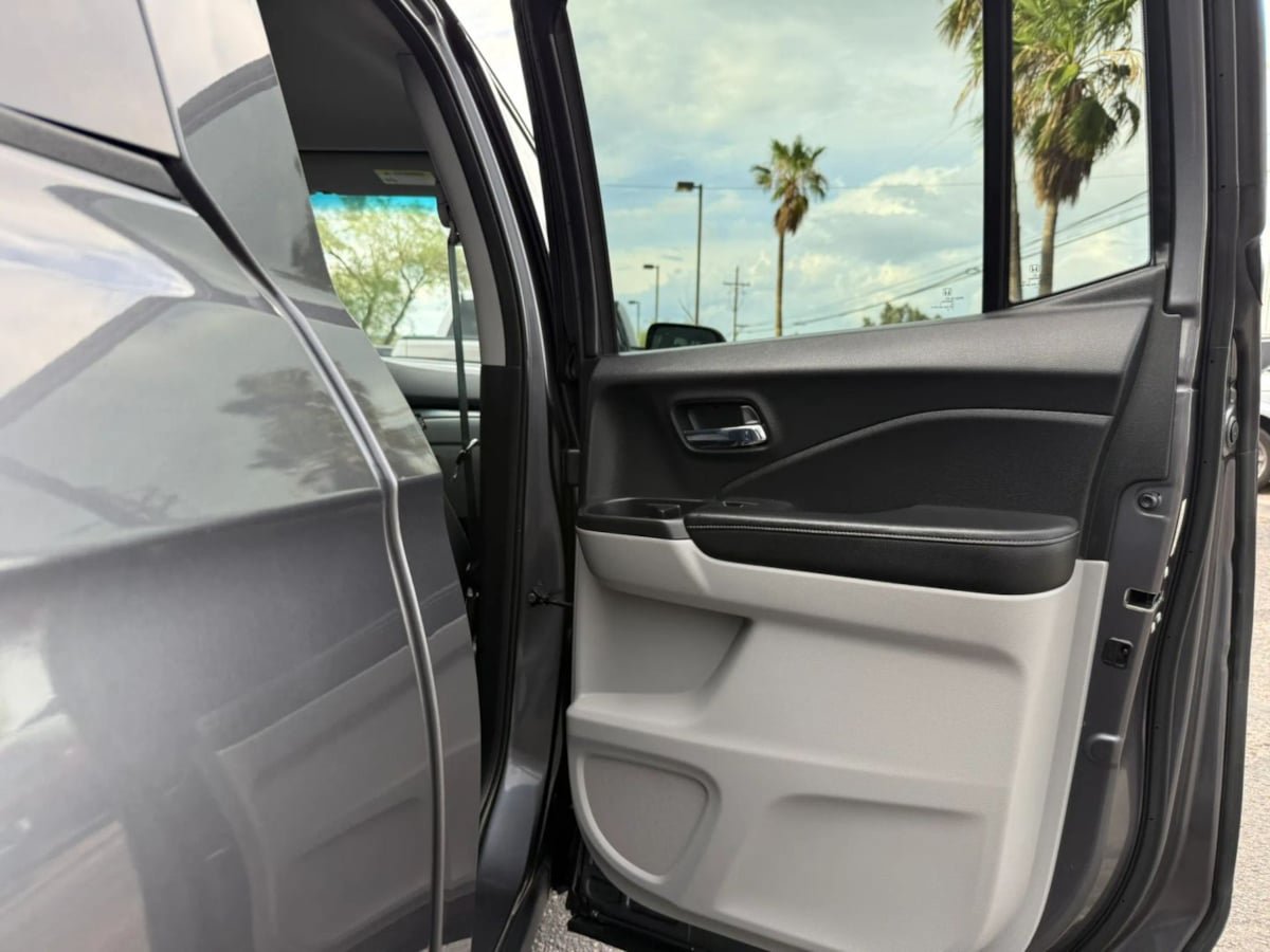 Used 2017 Honda Ridgeline RTS image 32
