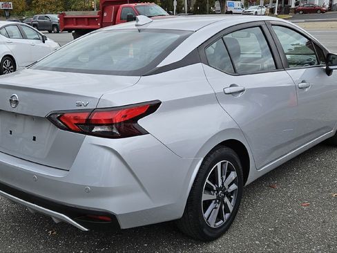 Used 2020 Nissan Versa SV image 6