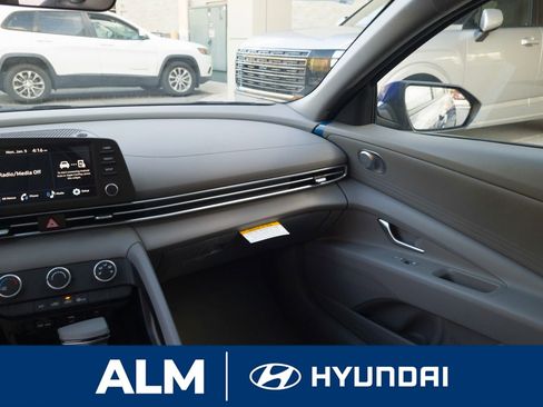New 2026 Hyundai Elantra SE image 18