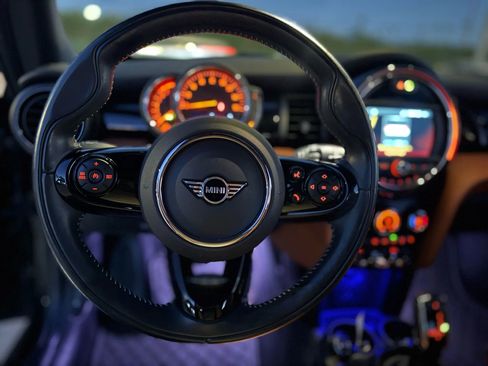 Used 2021 MINI Cooper 2-Door Hardtop w/ Signature Upholstery Package image 33