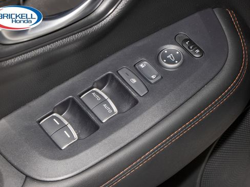 Used 2025 Honda HR-V Sport image 25