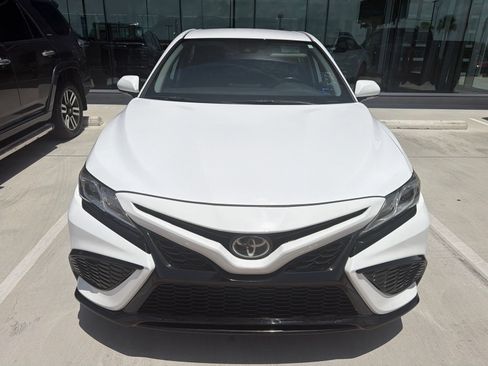 Used 2024 Toyota Camry SE FWD image 2