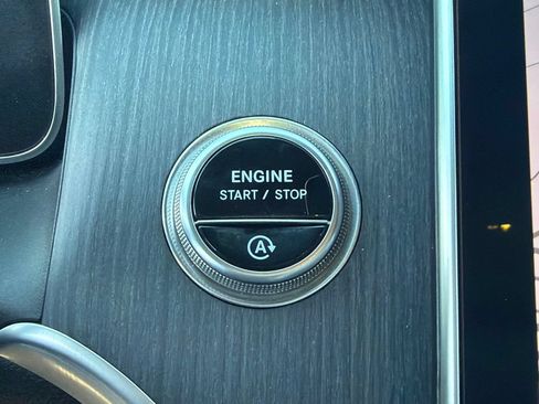 Used 2024 Mercedes-Benz GLC 300 4MATIC image 29