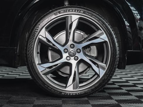 Used 2020 Volvo XC90 T6 Momentum w/ Protection Package Premier image 14