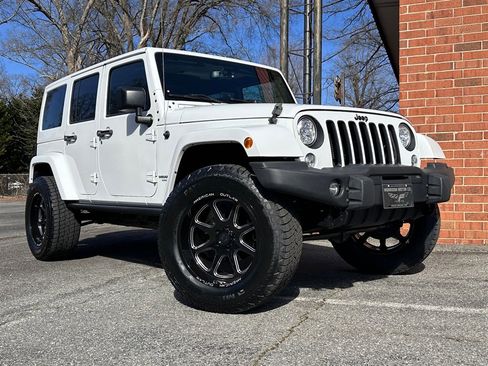 Used 2017 Jeep Wrangler Unlimited Sahara image 20