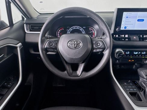 Used 2025 Toyota RAV4 XLE AWD/4WD image 5