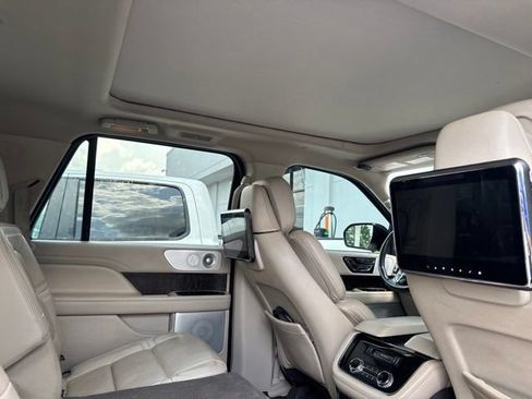 Used 2018 Lincoln Navigator L Reserve w/ Technology Package AWD/4WD image 8