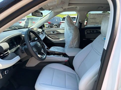 New 2026 Ford Explorer Platinum w/ LUX Leather Package AWD/4WD image 11