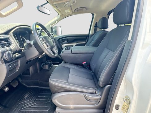 Used 2017 Nissan Titan SV AWD/4WD image 25